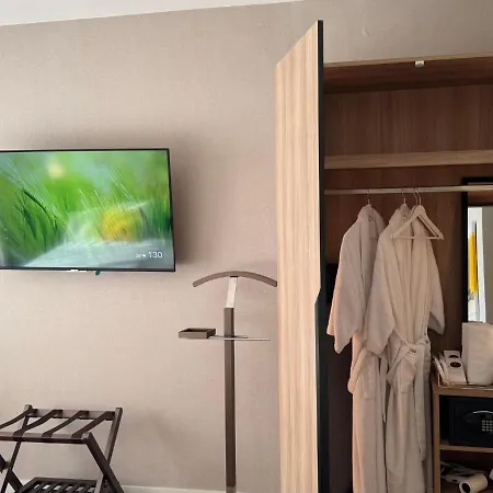 Eleve Suites At Acqua Residences, Makati Near Bgc
