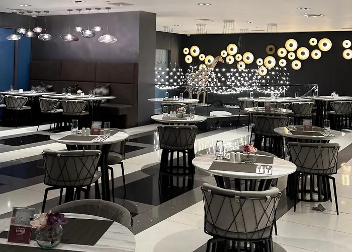 Eleve At Acqua Residences, Makati Near Bgc 酒店 4*