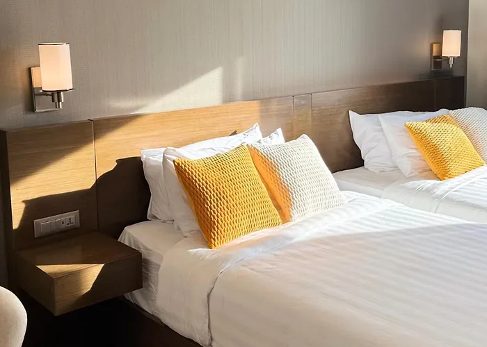 Eleve At Acqua Residences, Makati Near Bgc 酒店 4*